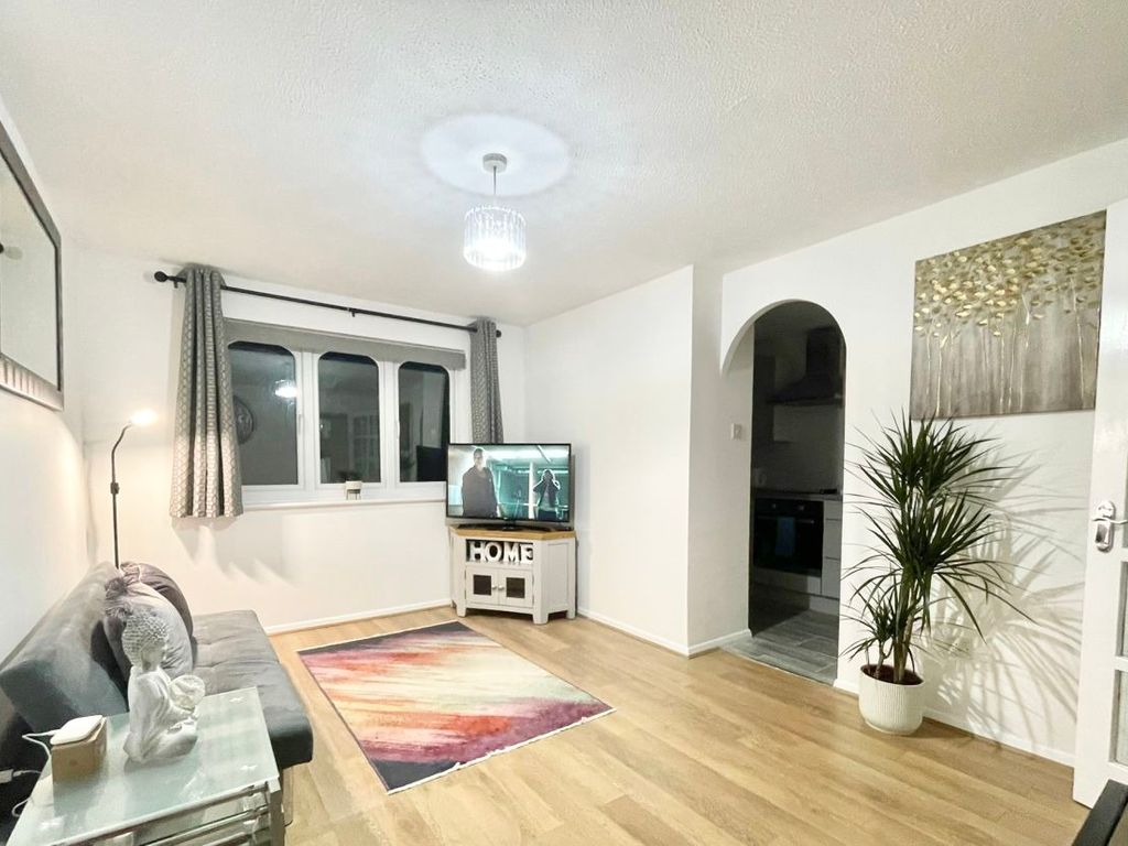 1 bed flat to rent in Glenville Grove, London SE8, £3,750 pcm