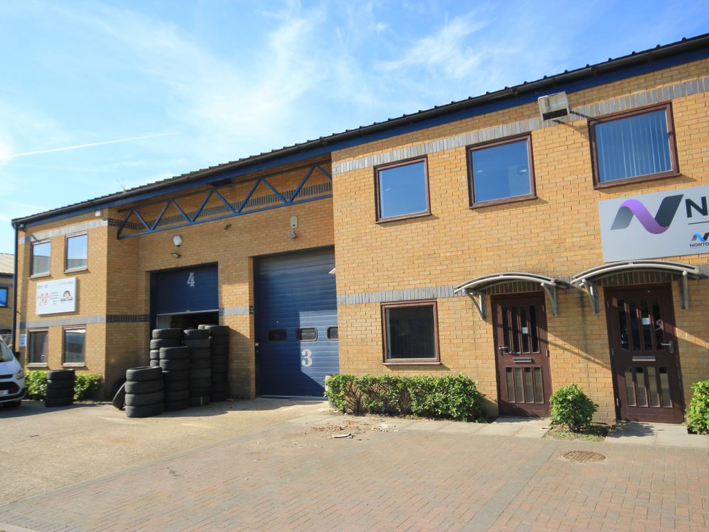 Industrial to let in Castle Road, Sittingbourne ME10, £13,250 pa