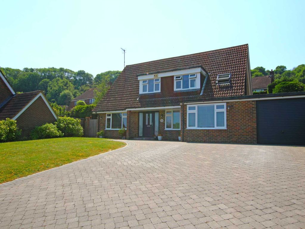 5 bed detached house for sale in Wells Close, Eastbourne BN20, £925,000
