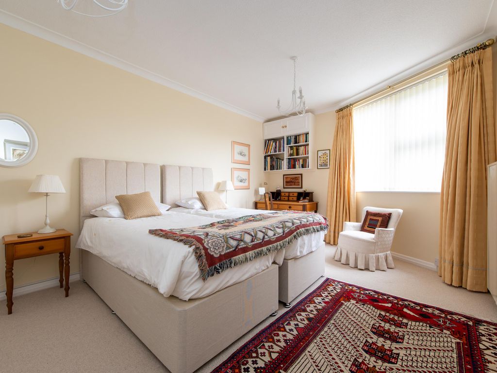 3 bed flat for sale in Mill Lane, Stratford-Upon-Avon, Warwickshire CV37, £685,000