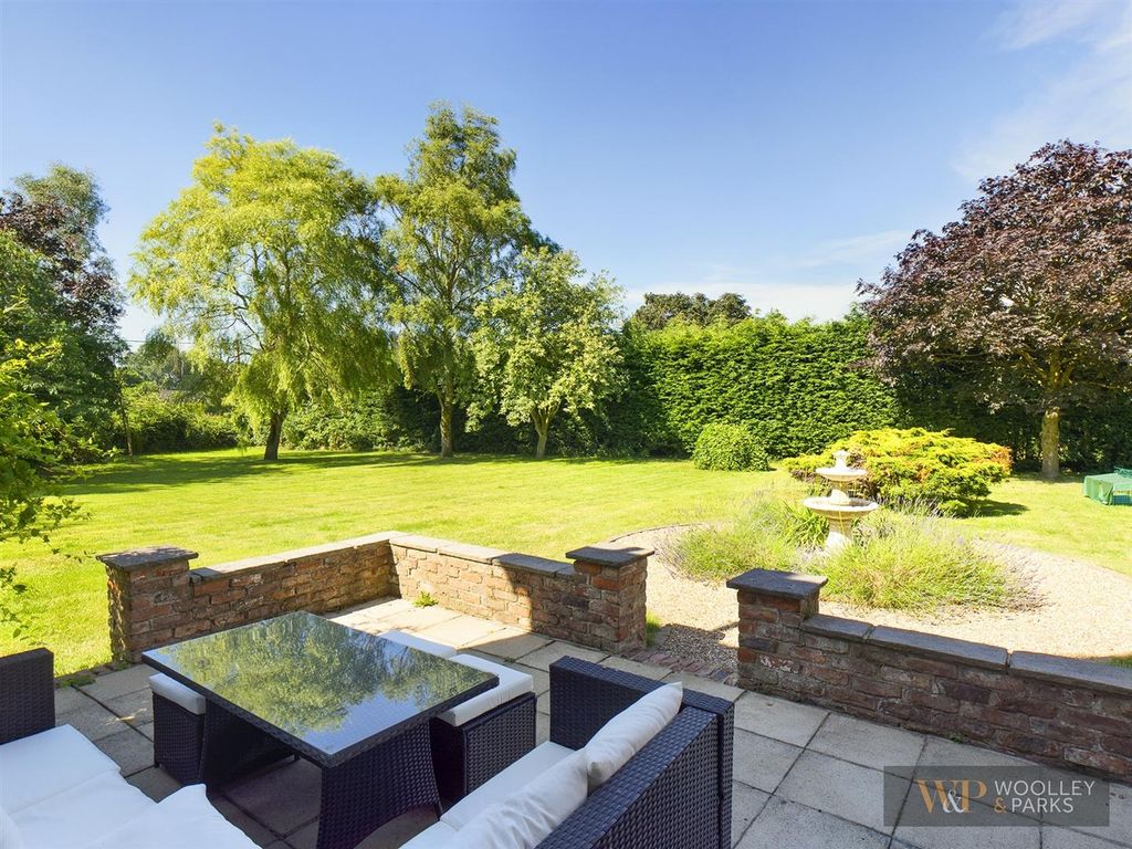 4 bed detached house for sale in Dunnington, East Yorkshire YO25, £625,000