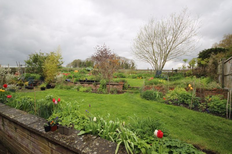 4 bed detached bungalow for sale in Burwell, Louth LN11, £375,000