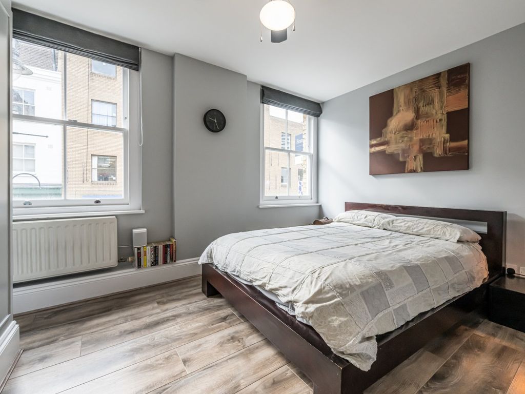 2 bed flat for sale in Lower Marsh, London SE1, £650,000
