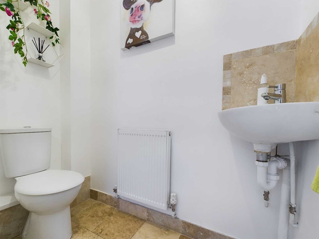 3 bed property for sale in Aston Close, Apsley Village HP3, £500,000