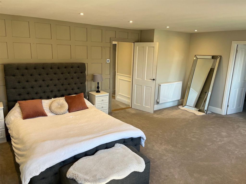 5 bed detached house to rent in Moody Road, Stubbington, Fareham PO14, £3,300 pcm