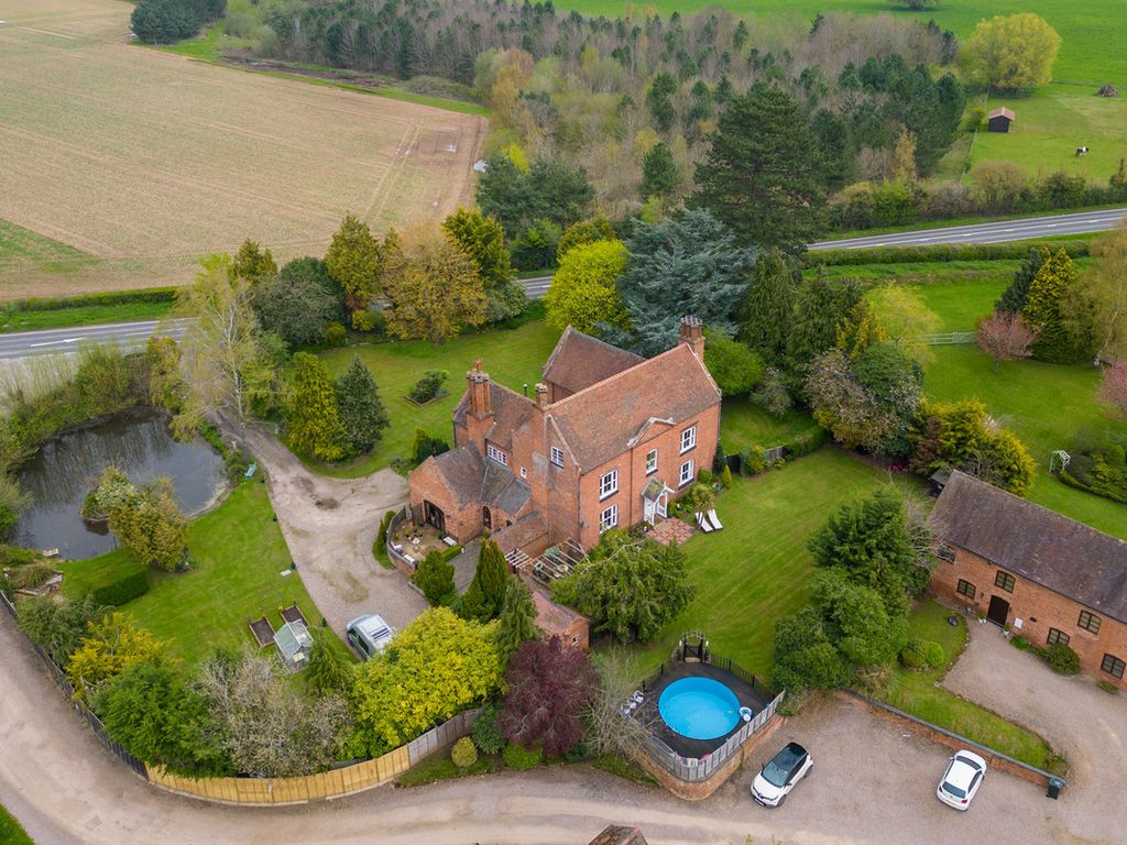 8 bed detached house for sale in Holt Heath, Worcester, Worcestershire WR6, £900,000