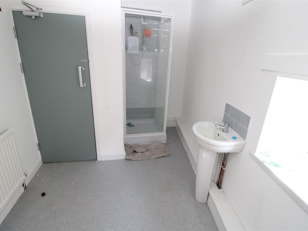 Room to rent in Park Street, Treforest, Pontypridd CF37, £450 pcm