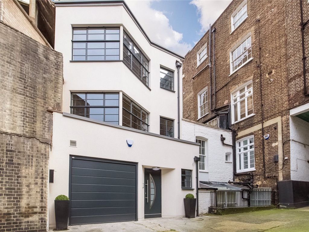 3 bed terraced house to rent in Wyndham Yard, London W1H, £10,833 pcm