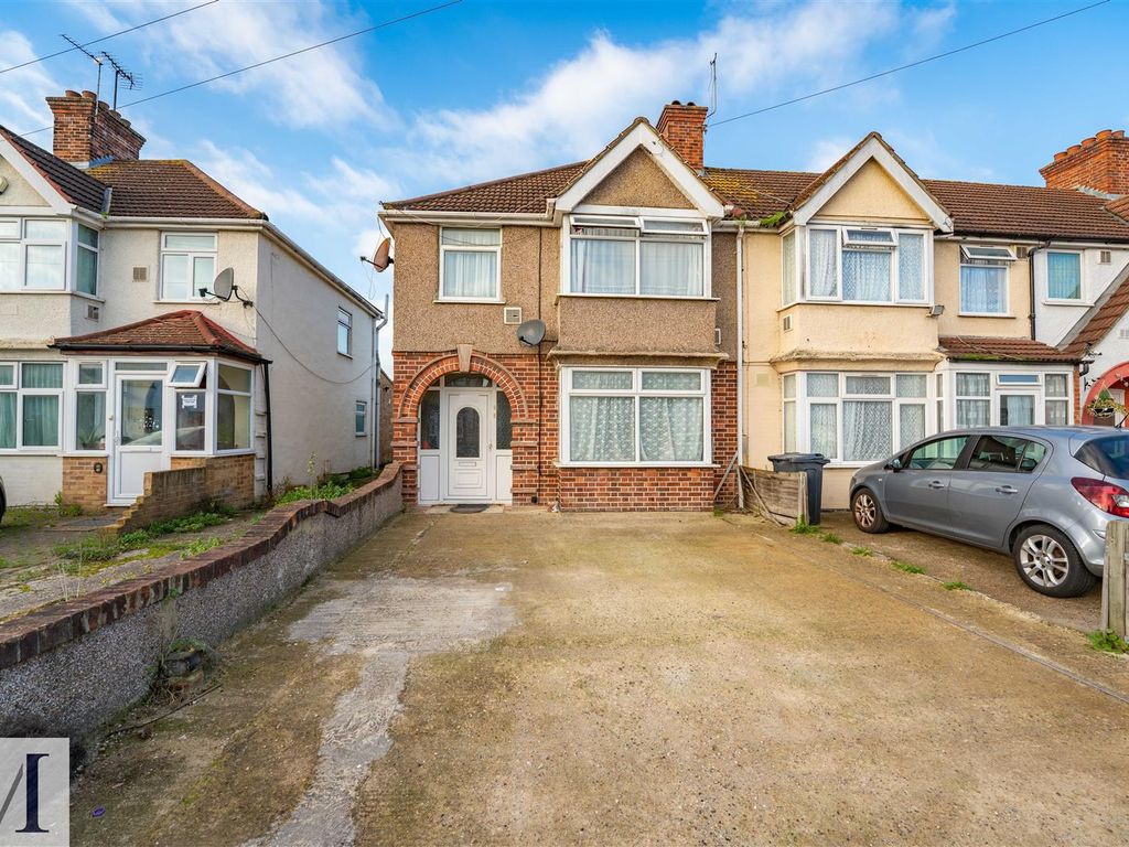 3 bed end terrace house for sale in Clevedon Gardens, Hounslow TW5, £550,000