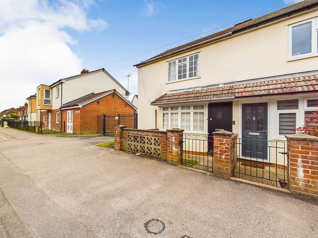 2 bed semi-detached house for sale in Crawley Road, Horsham RH12, £275,000