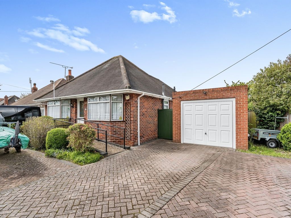 2 bed detached bungalow for sale in Downs Park Avenue, Totton, Southampton SO40, £380,000