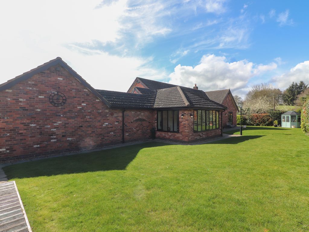 4 bed detached bungalow for sale in School Lane, Hints, Tamworth B78, £750,000