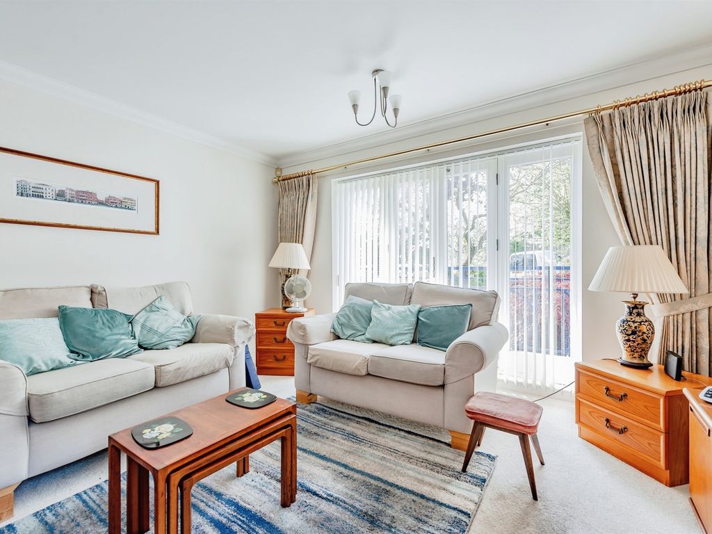 2 bed flat for sale in The Larches, East Grinstead RH19, £390,000