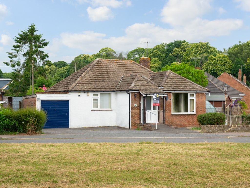 3 bed detached bungalow for sale in Bournewood, Hamstreet, Ashford TN26, £400,000