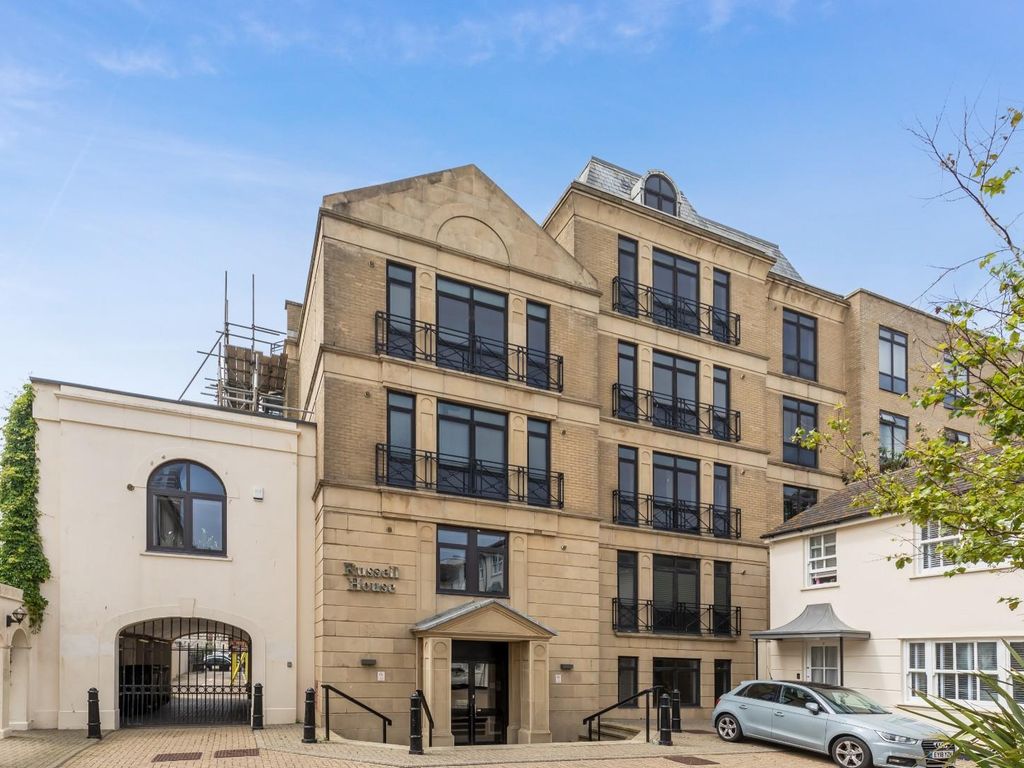 2 bed flat for sale in Russell Mews, Brighton BN1, £375,000