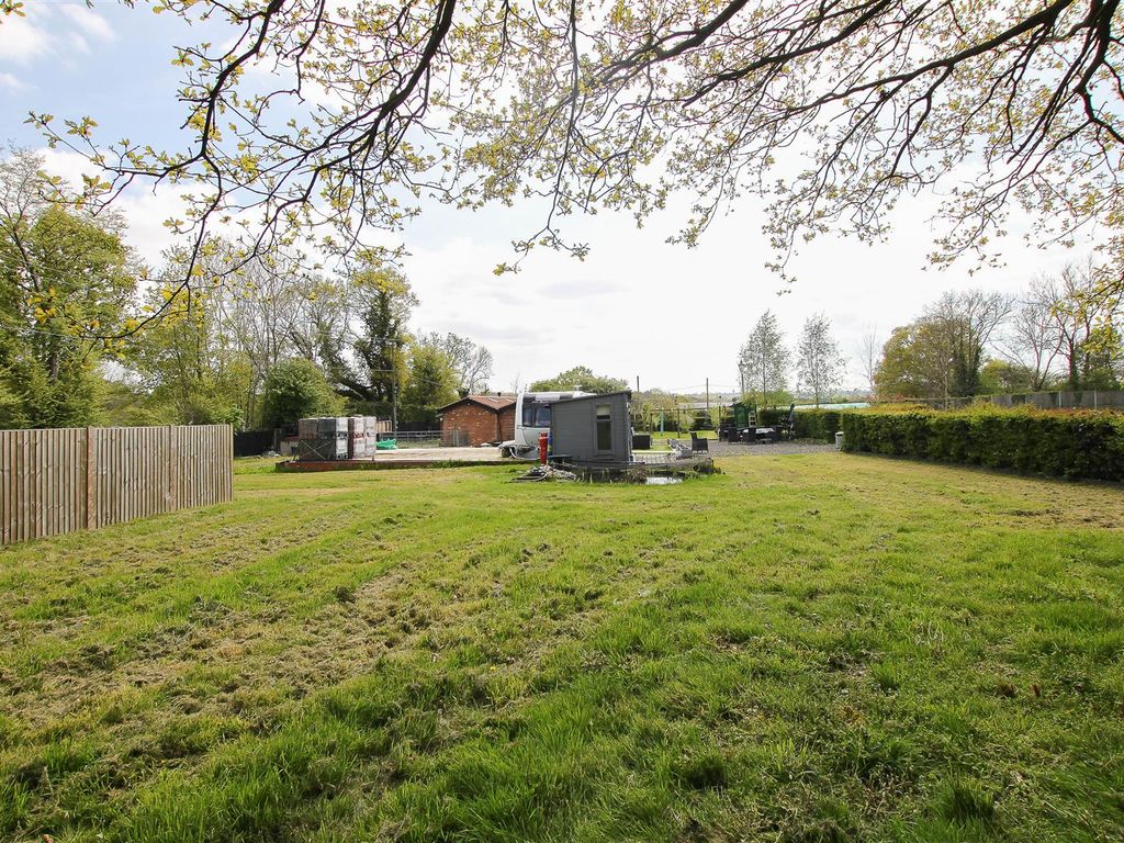 3 bed detached house for sale in Curtis Mill Lane, Navestock, Romford RM4, £850,000