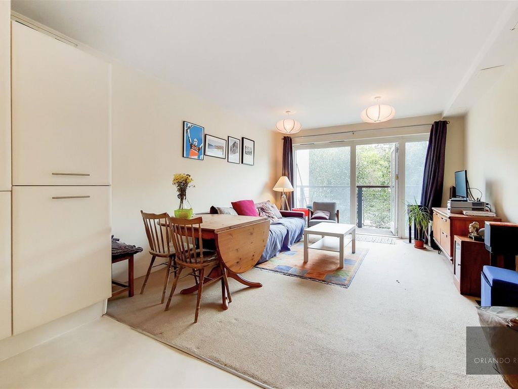 1 bed flat for sale in Clapham Road, London SW9, £375,000