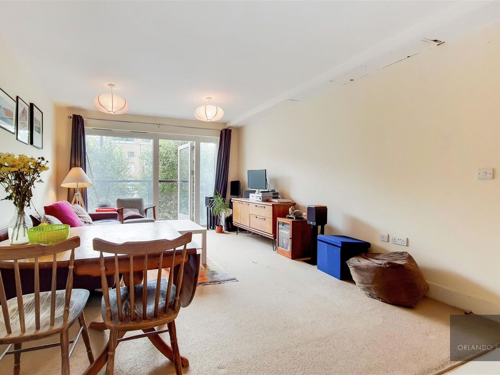 1 bed flat for sale in Clapham Road, London SW9, £375,000