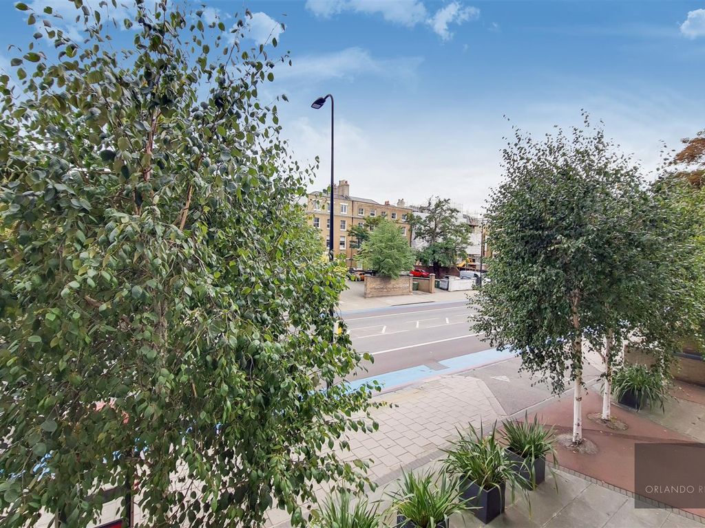 1 bed flat for sale in Clapham Road, London SW9, £375,000