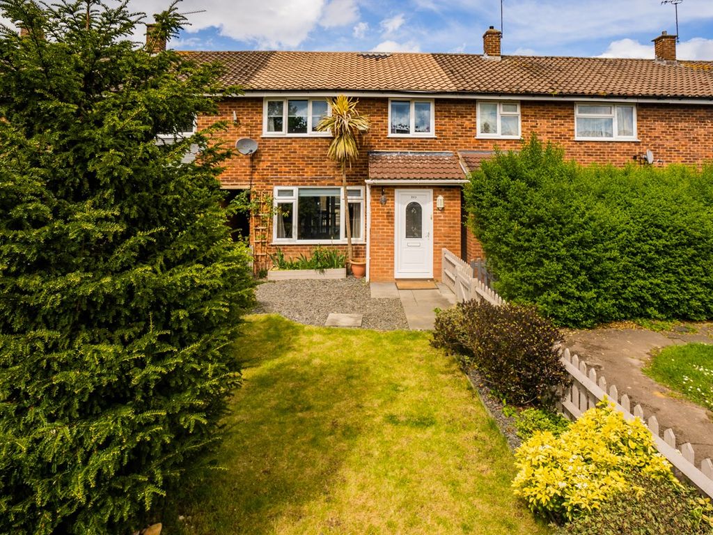 3 bed terraced house for sale in Farnham Road, Farnham Royal SL2, £415,000