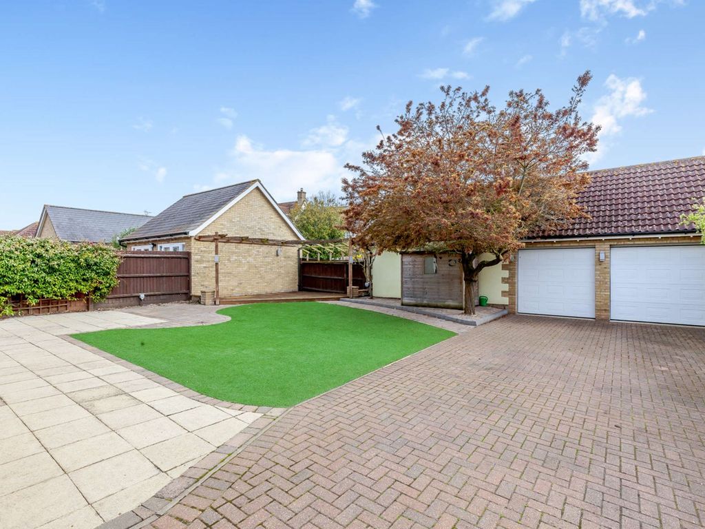 3 bed detached house for sale in Gainsborough Road, Black Notley CM77, £495,000