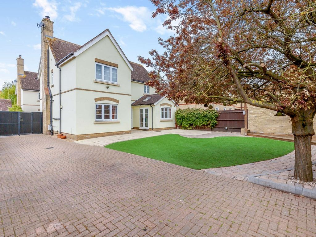 3 bed detached house for sale in Gainsborough Road, Black Notley CM77, £495,000