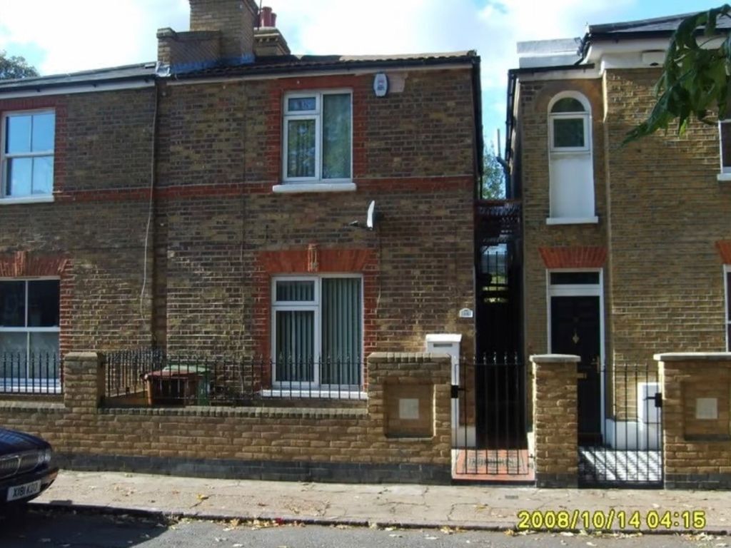 4 bed terraced house to rent in Choumert Grove, London SE15, £3,200 pcm