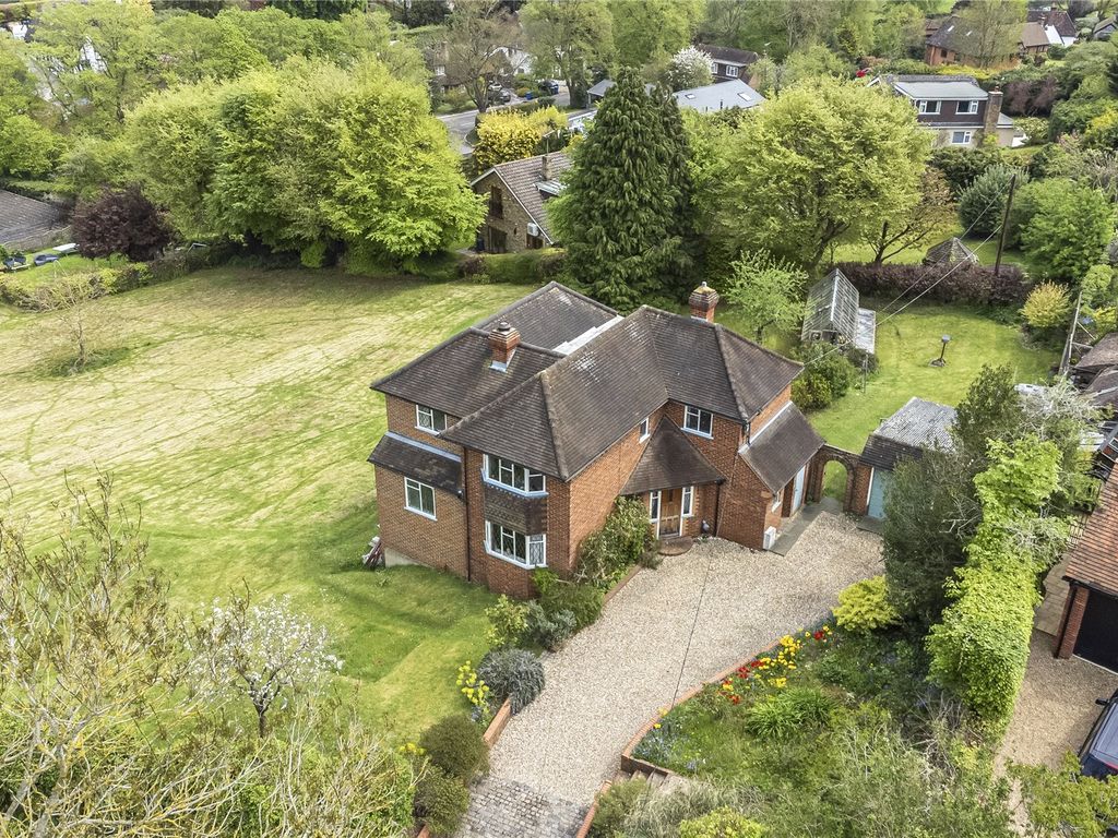 4 bed detached house for sale in Warners Hill, Cookham, Berkshire SL6, £1,850,000