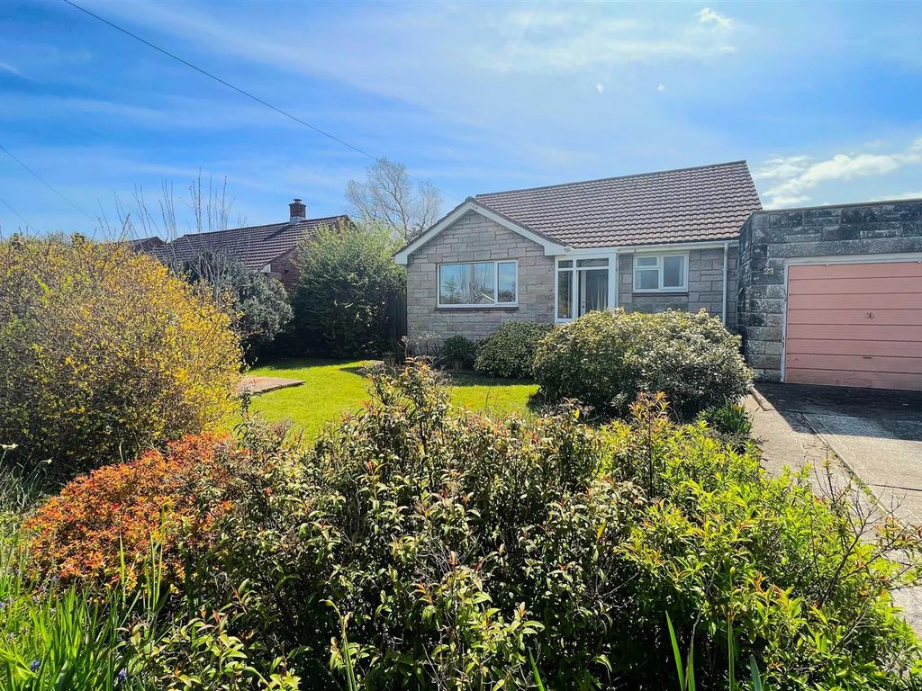2 bed detached bungalow for sale in Queens Close, Freshwater PO40, £345,000