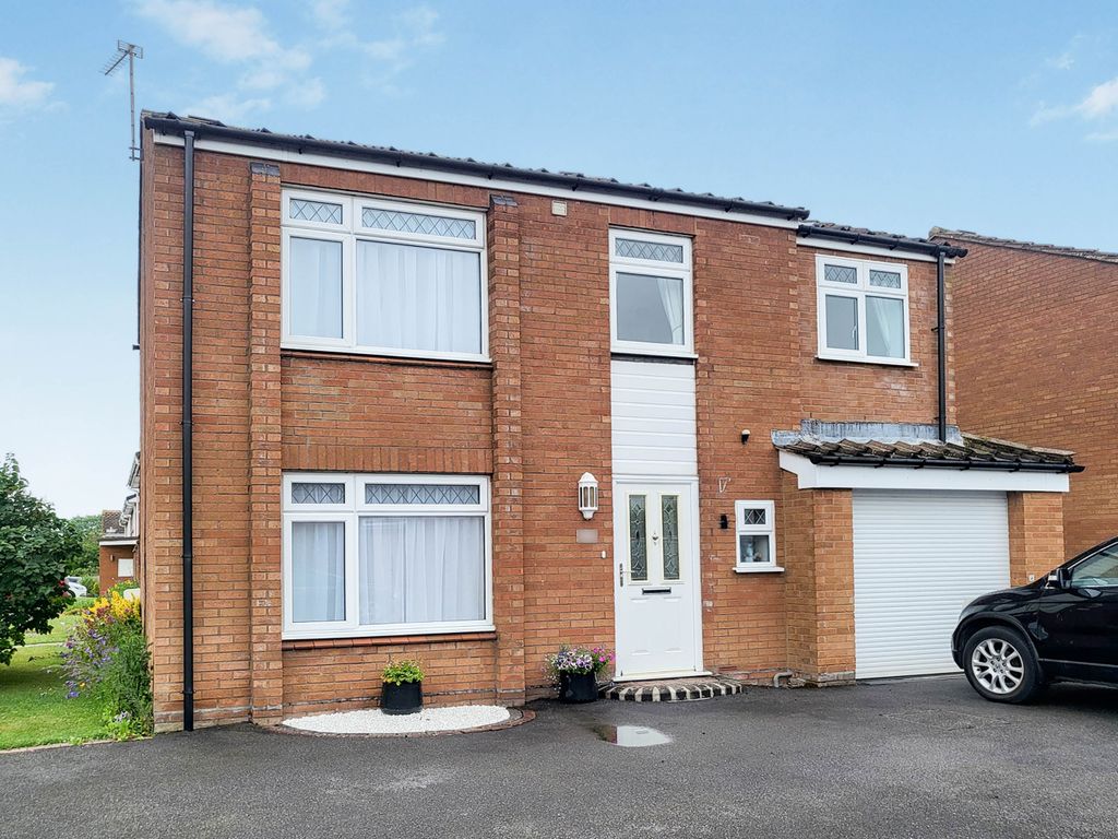 3 bed link-detached house for sale in Cumberland Crescent, Leamington Spa CV32, £425,000