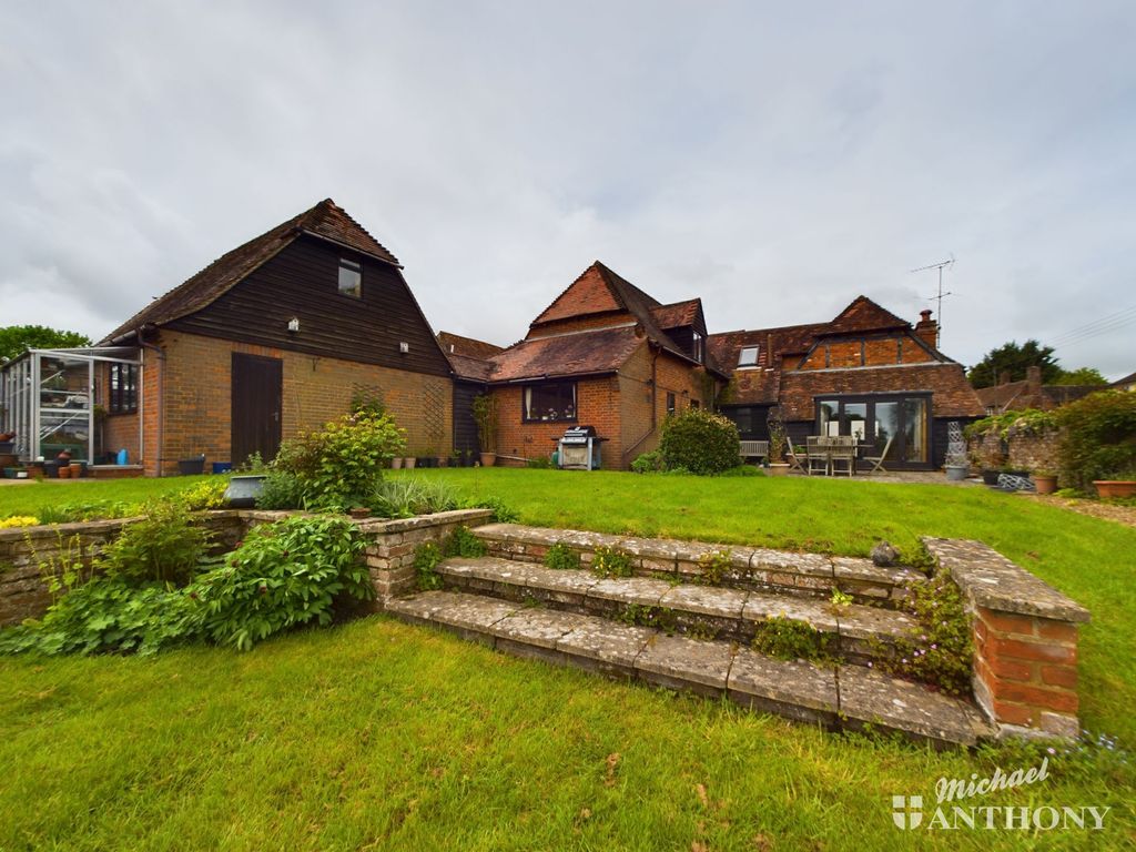 4 bed barn conversion for sale in Oving Road, Whitchurch, Aylesbury HP22, £850,000