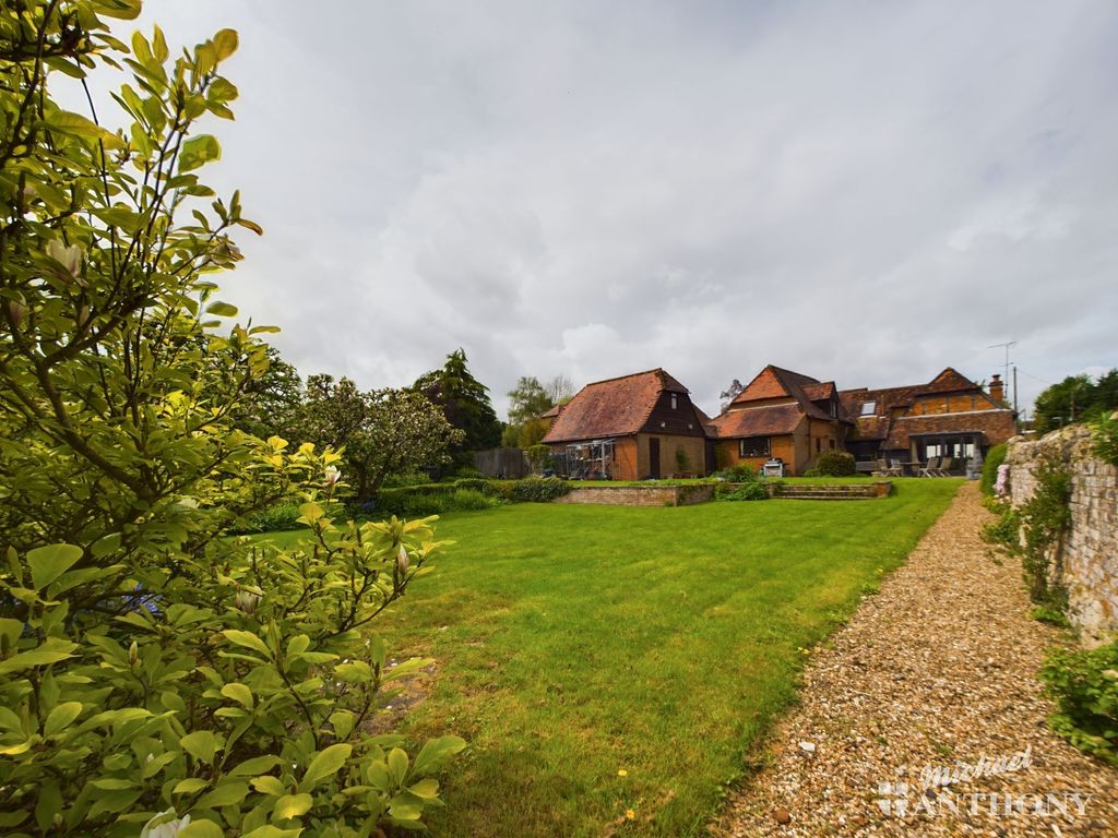 4 bed barn conversion for sale in Oving Road, Whitchurch, Aylesbury HP22, £850,000