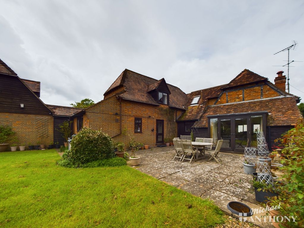 4 bed barn conversion for sale in Oving Road, Whitchurch, Aylesbury HP22, £850,000