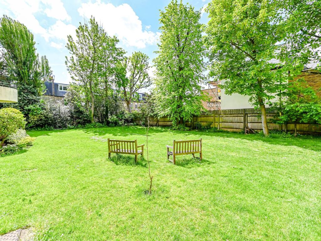 1 bed flat for sale in Nightingale Lane, Clapham South, London SW12, £340,000
