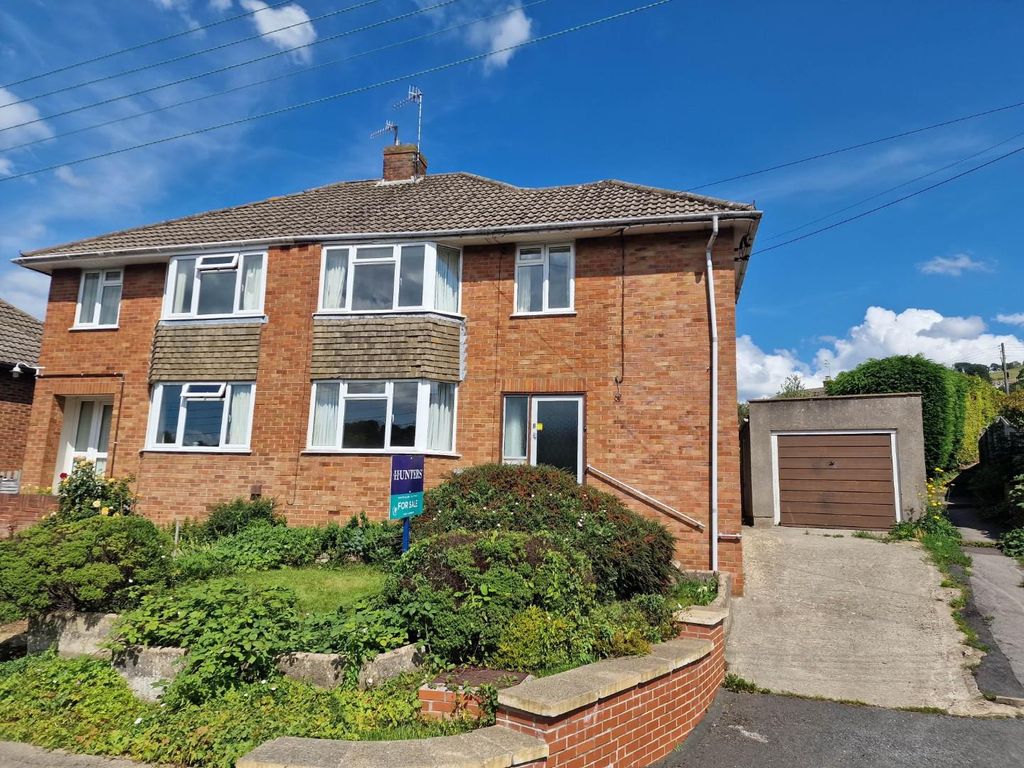 3 bed property for sale in Hill Close, Stroud GL5, £319,950