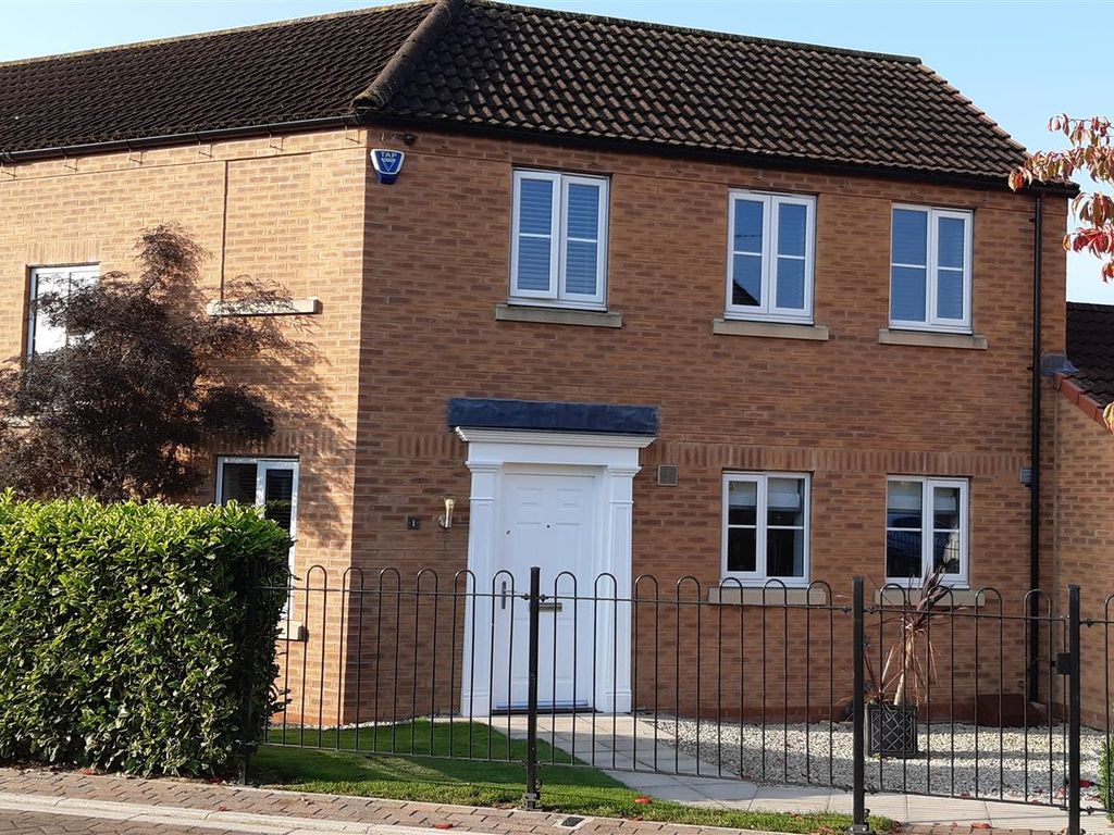 4 bed detached house for sale in Bracken Close, Sherburn In Elmet, Leeds LS25, £350,000