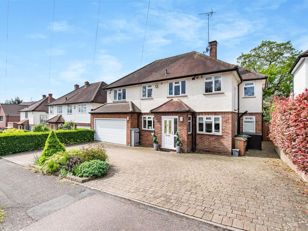 4 bed property for sale in Beacon Way, Rickmansworth WD3, £1,225,000