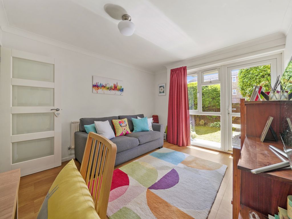 2 bed flat for sale in Palace Road, London SE19, £375,000