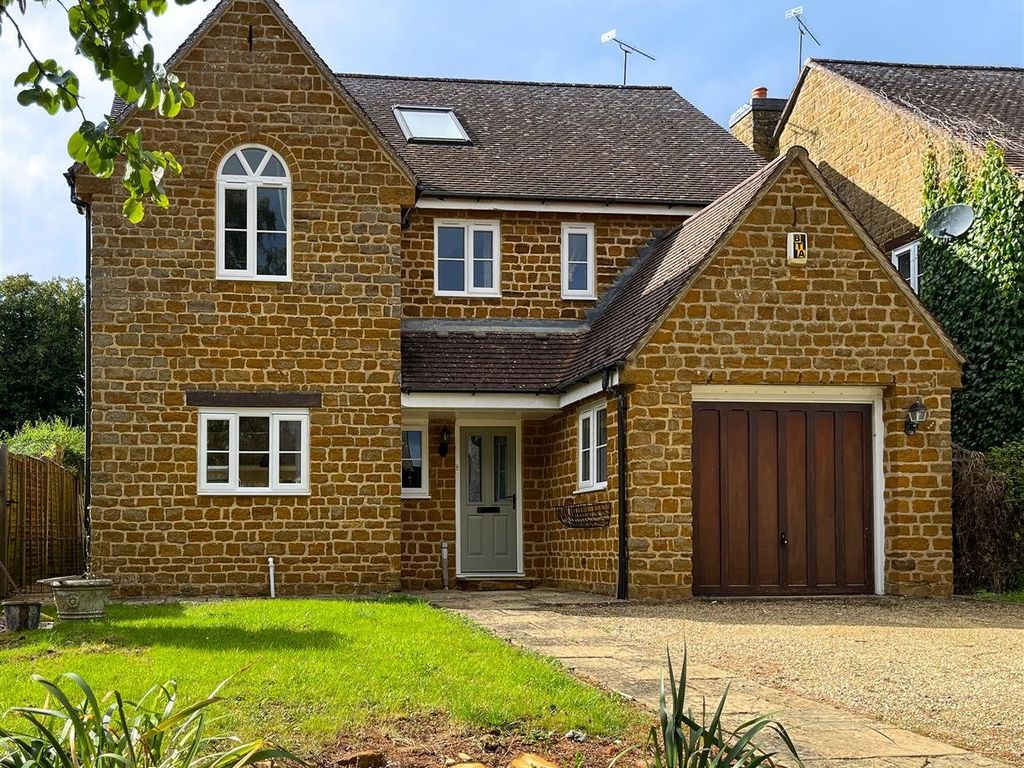 6 bed detached house to rent in Hutts Close, Byfield, Northamptonshire NN11, £2,000 pcm