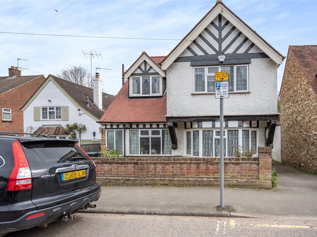 3 bed detached house for sale in Lower Road, Chorleywood, Rickmansworth WD3, £820,000