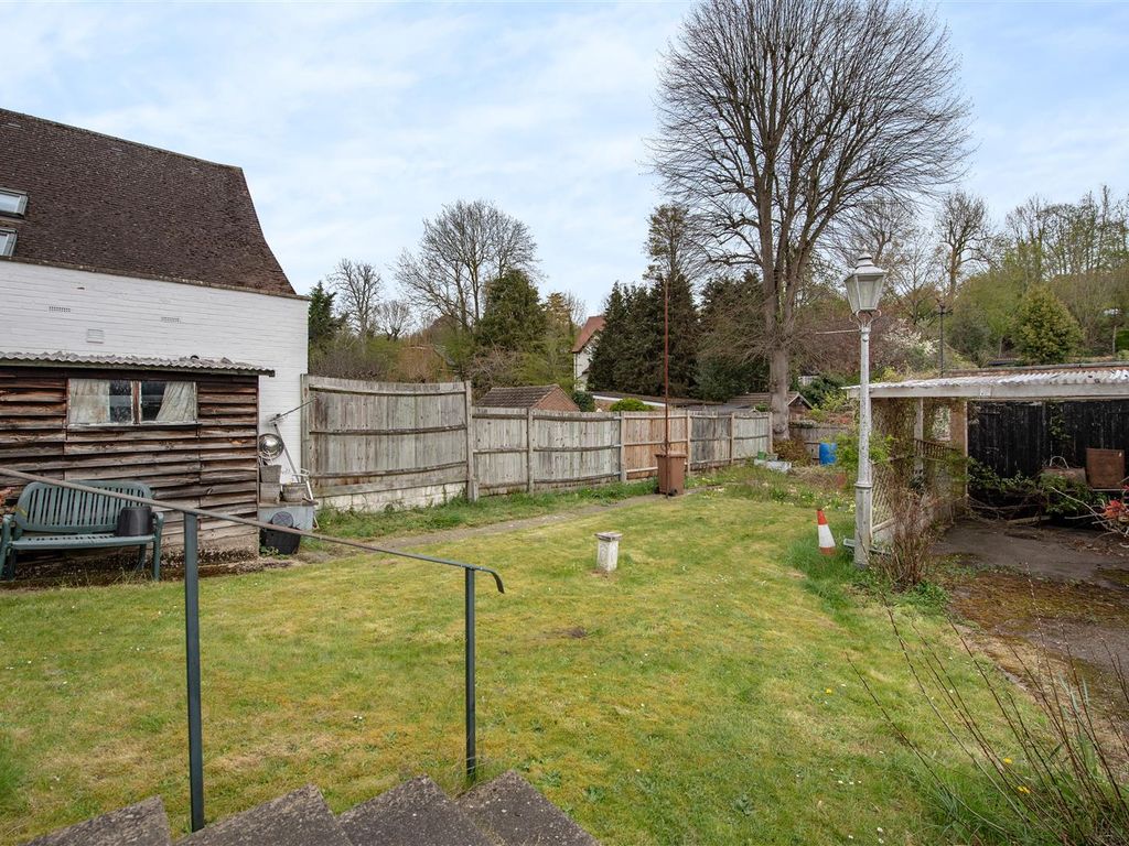 3 bed detached house for sale in Lower Road, Chorleywood, Rickmansworth WD3, £820,000