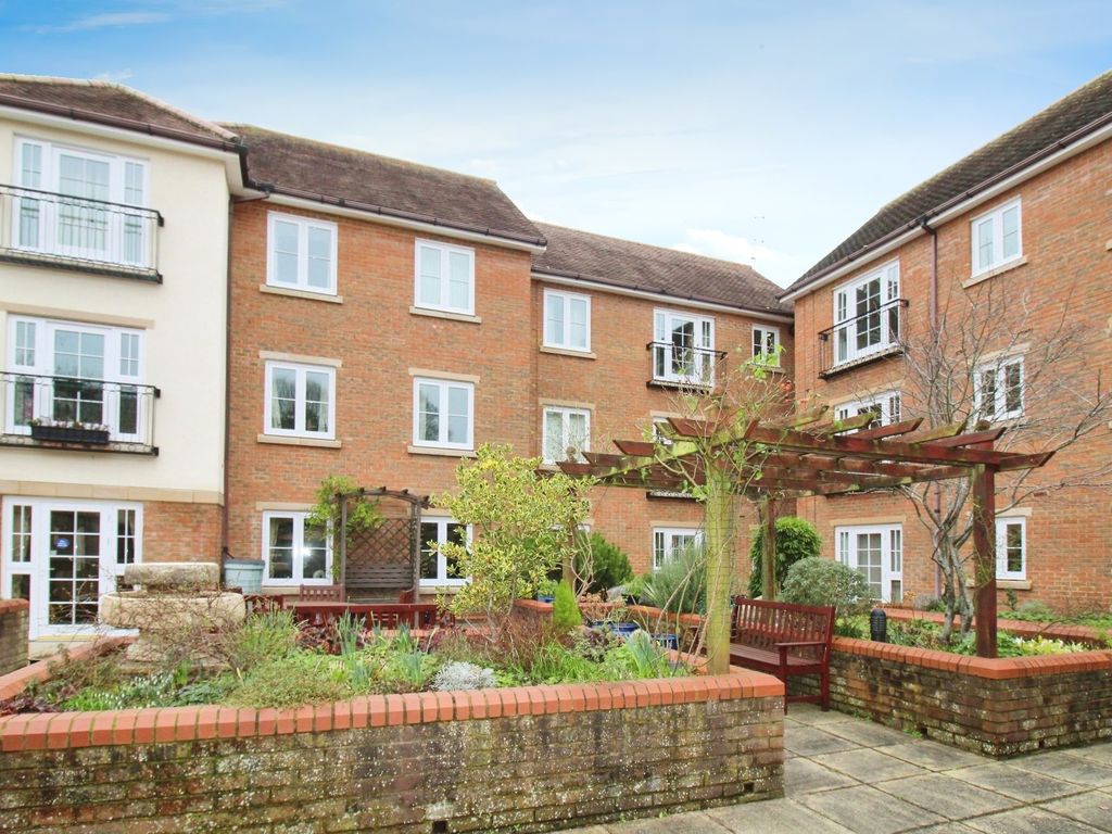 1 bed flat for sale in High Street, Berkhamsted, Hertfordshire HP4, £190,000