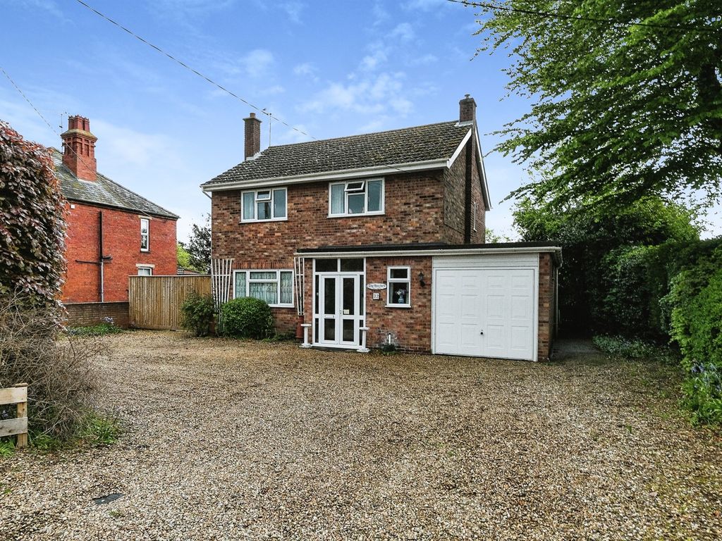 3 bed detached house for sale in Hunstanton Road, Dersingham, King's Lynn PE31, £425,000