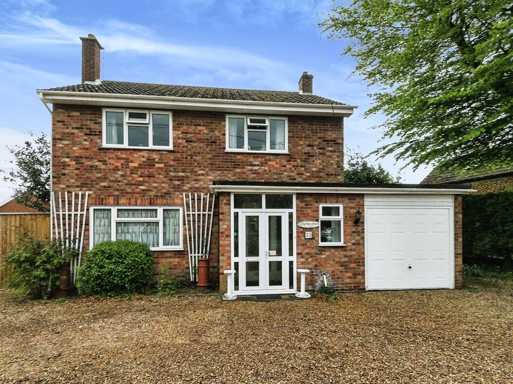 3 bed detached house for sale in Hunstanton Road, Dersingham, King's Lynn PE31, £425,000