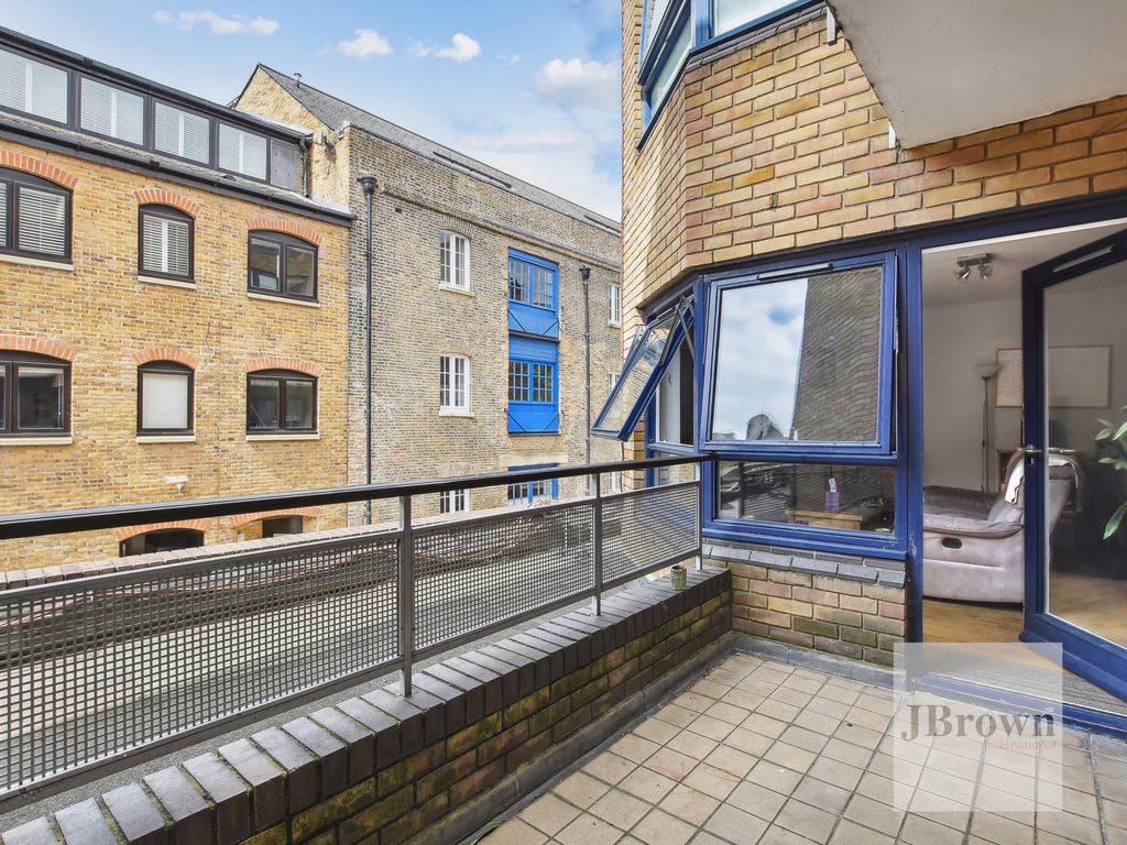 2 bed flat for sale in Falconet Court, 123 Wapping High Street, London E1W, £725,000