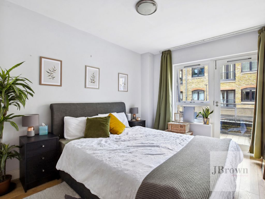 2 bed flat for sale in Falconet Court, 123 Wapping High Street, London E1W, £725,000