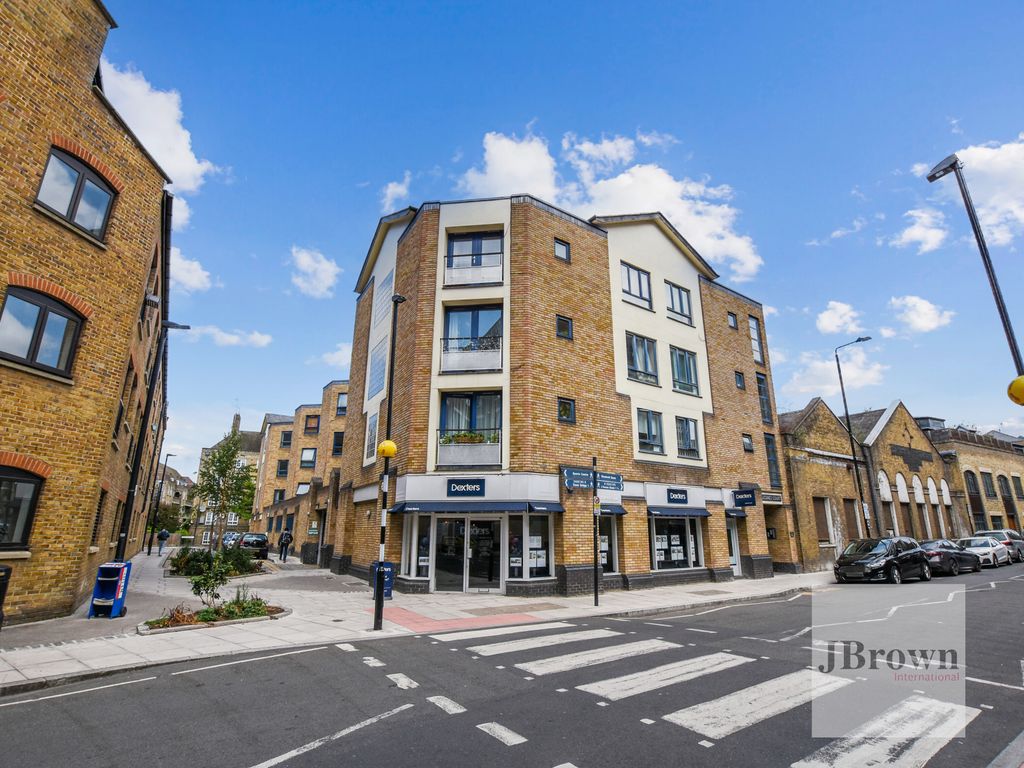 2 bed flat for sale in Falconet Court, 123 Wapping High Street, London E1W, £725,000