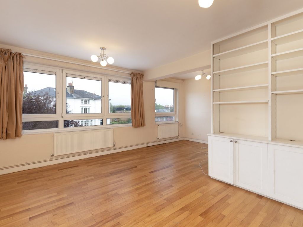 2 bed flat for sale in Putney Hill, London SW15, £490,000