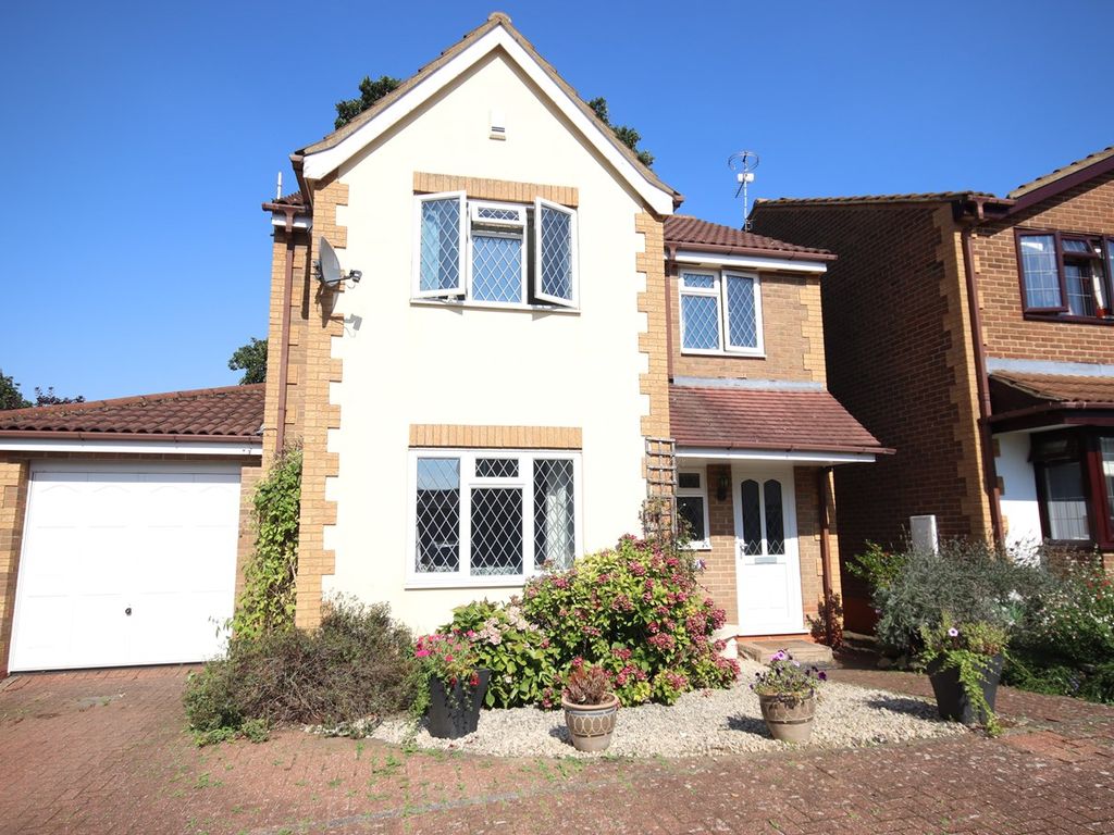 3 bed detached house for sale in Salisbury Road, Flitwick MK45, £450,000