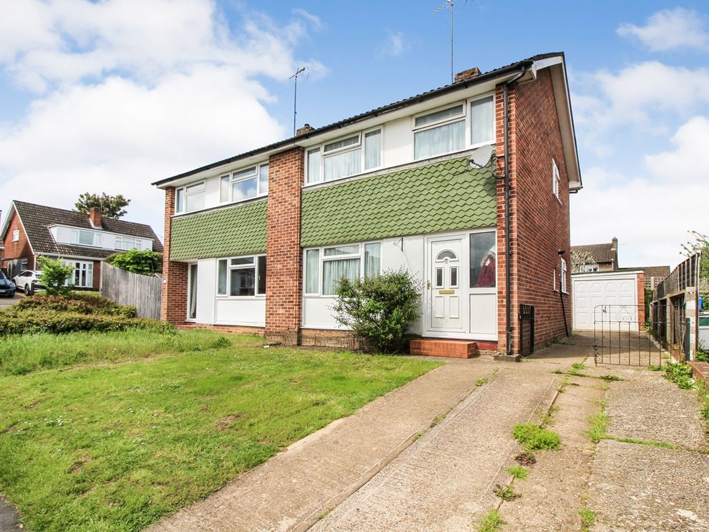 3 bed semi-detached house for sale in Gwynne Close, Tilehurst, Reading RG31, £389,950